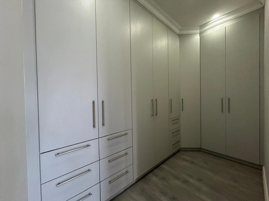 To Let 2 Bedroom Property for Rent in Royal Ascot Western Cape